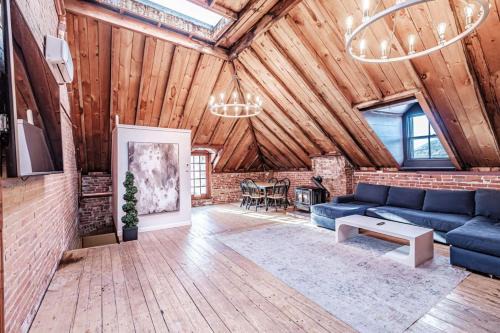 Lofty Ambition - Stunning West End Rooftop Retreat