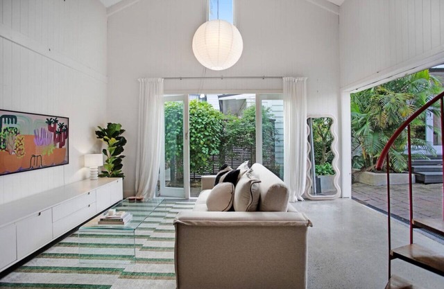 Lofty Haven in Ponsonby with Parking