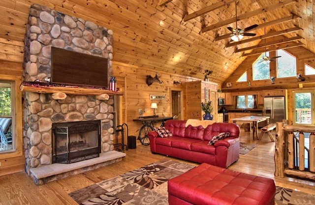 Log Cabin 2 acre borders Lehigh River & Trail - Game room, Bar, Fire Pit, decks