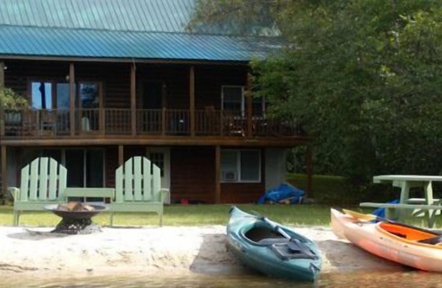 Log Cabin 4 Br W/375 Ft from Lakefront Private 1 Acres Sleeps 8 Wifi Cable