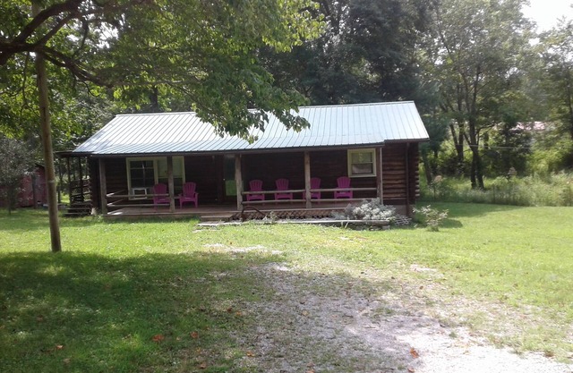 LOG Cabin, 5 miles from town, but very country setting
