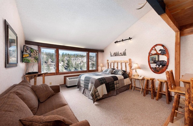 Log Cabin in the Lodge (#506) | Views, Golf, AC/Pool/Hot Tub - Near Ski