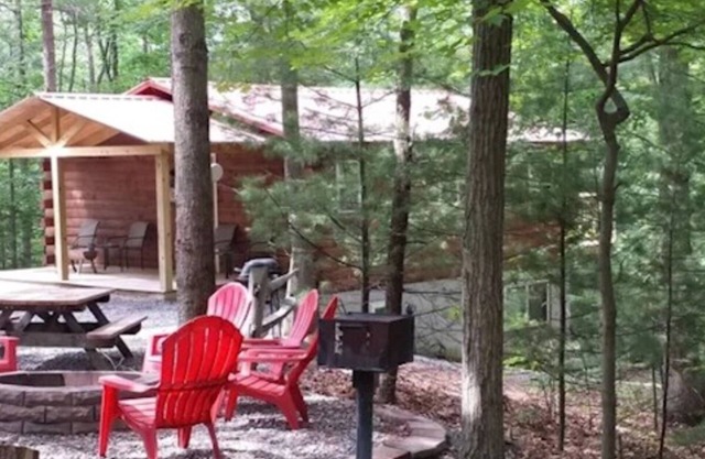 Log Cabin in Wooded Area Near Raystown Lake Boat Access