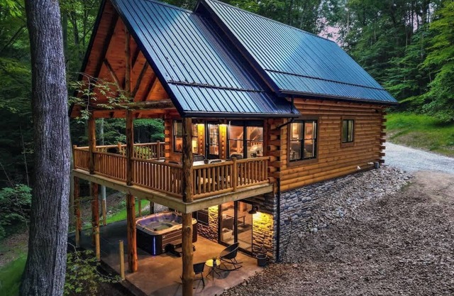 Log Cabin Luxury | Hot Tub, Dog Friendly, Fire Pit