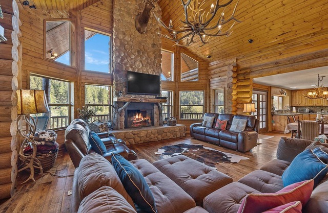 Log cabin overlooking a creek!