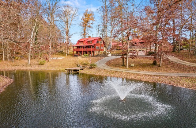 Log Cabin, UTK/Neyland, Smokies, 16acres, FP, HotTub, Sauna, Fishing, Golf, Pets