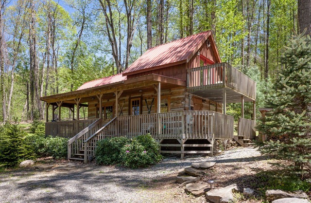 Log Cabin with Private Outdoor Hot Tub