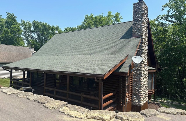 Log Home, game room/hot tub/firepit