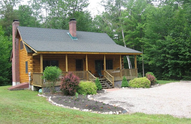 Log Home in Beautiful Mountain Valley