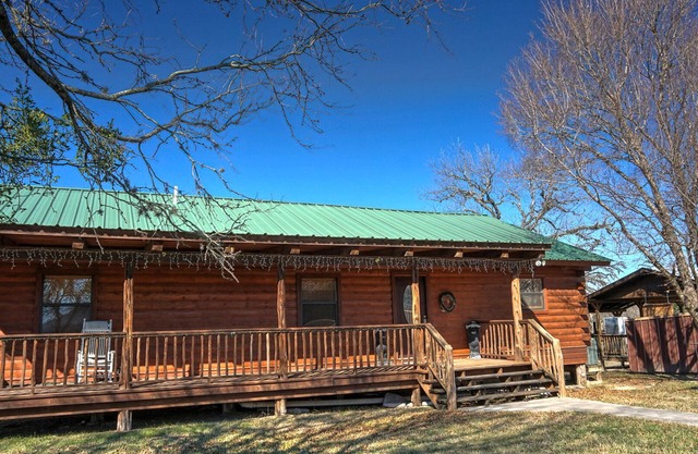 LOG HOME ON THE FRIO RIVER