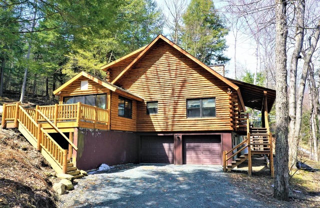 Log Home With 172 Feet Of Lake Front And Dock/Saratoga Is 20 Miles Away