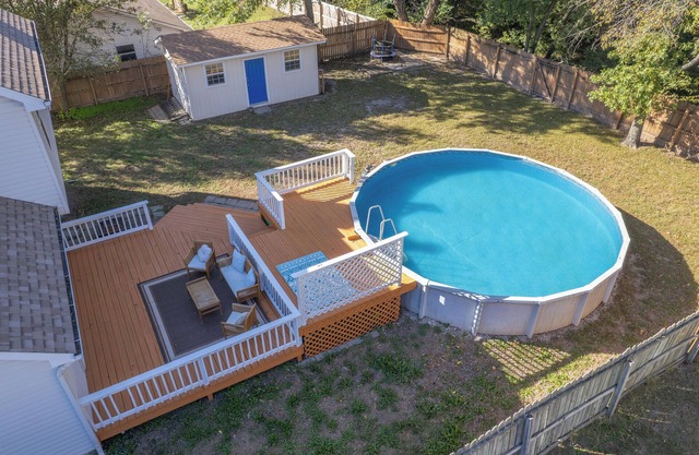 Logan Lodge Pool House~ 4 Bedrooms 3 Bathrooms