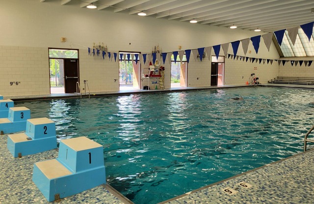 Logan Square :The place to be in Chicago.Spacious & sunny 2-Br apt.Free parking