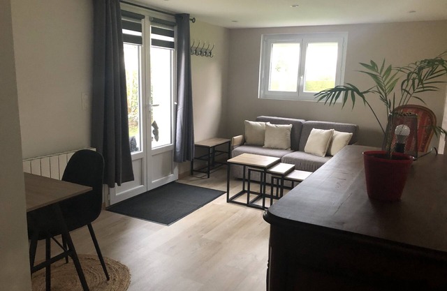 Logement Avec Jardin Privatif au RDC D'une Maison à 5 Minutes de Cerza