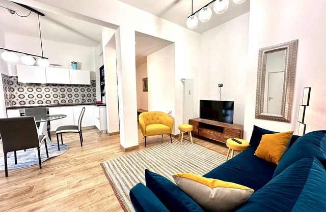 Lombardo's Family - Huge Apartment 500m to Station + Private Free-Parking!