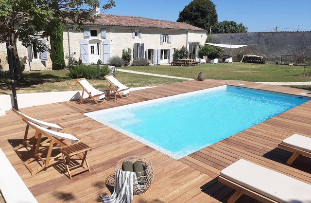 Longère Charentaise restored with private heated swimming pool - Classified 5 *-