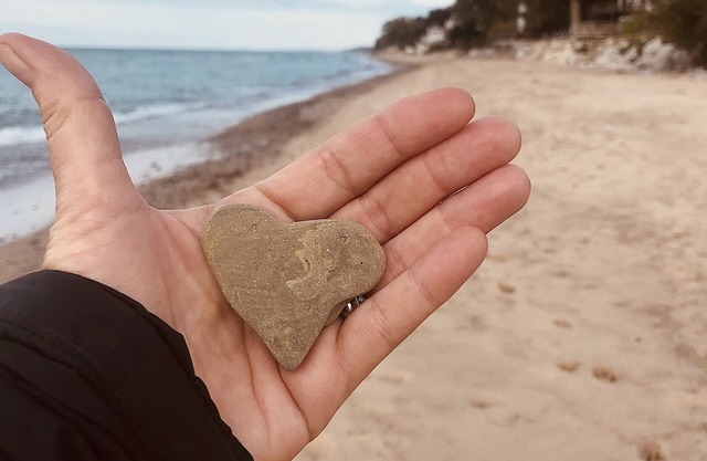 Long Beach Cottage with Lake views and one block walk to Stop 26.