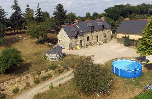 Longere in the countryside near Rennes with swimming pool
