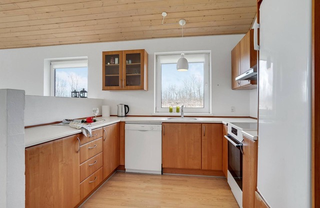 Look forward to a great vacation with your loved ones in this inviting vacation home.