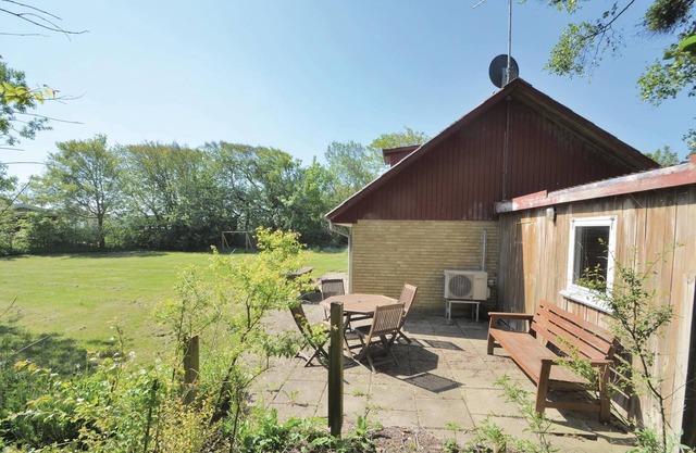 Look forward to a holiday with lots of outdoor activities by the water in this holiday home.
