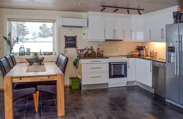 Look forward to family time together in this spacious vacation home with top equipment.