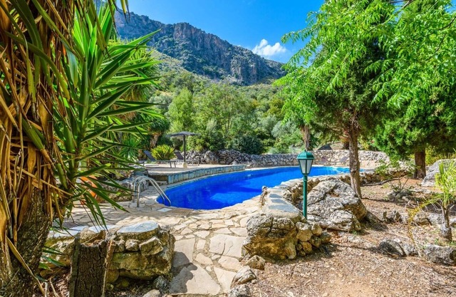 Los Algarrobales - Cortijo y Estudio Montecorto by Ruralidays