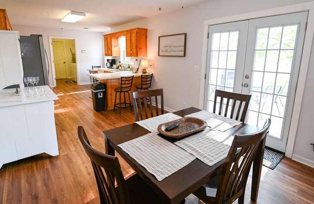 Lots To Do In This Cozy Oakhurst Farm Guest House