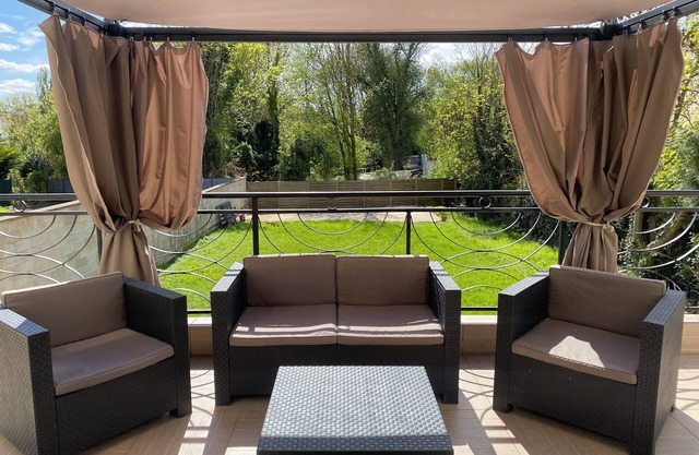 Loue Maison Moderne de 180 m2 Avec 5 Chambres