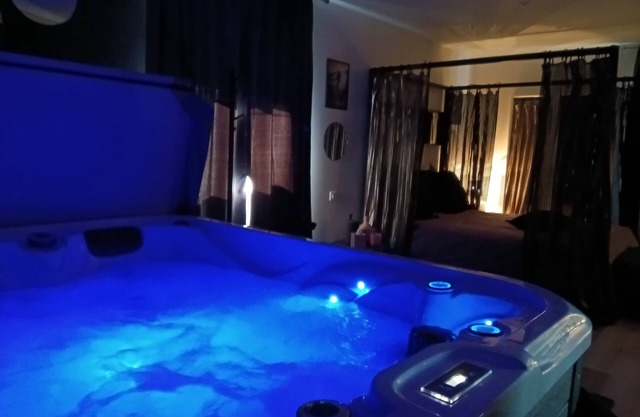 Love Spa Normandie 100 m2 private space with sauna and jacuzzi,