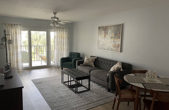 Lovely 2bdr 2bath Convenient Location