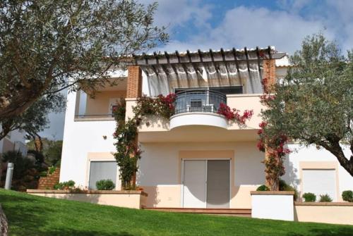 Lovely 3 Bedroom Villa with Pool in Great Location