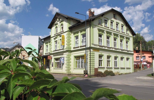Lovely apartment for 12 guests with WIFI, TV and pets allowed