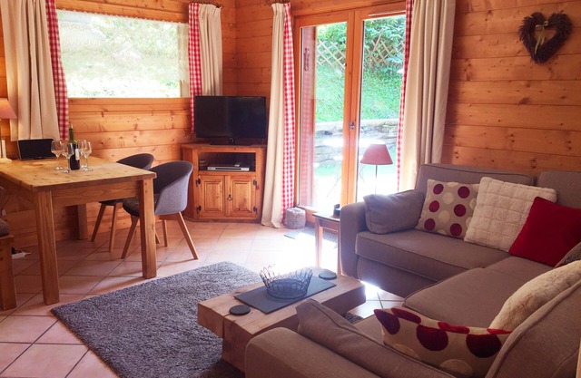 Lovely apartment 100 metres from ski lifts and Bellevue restaurants and shops