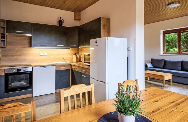 Lovely apartment for 9 people with WIFI, TV, terrace and parking