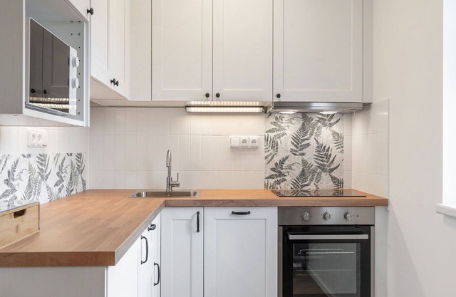 Lovely apartment for 8 people with WIFI, TV, patio and pets allowed