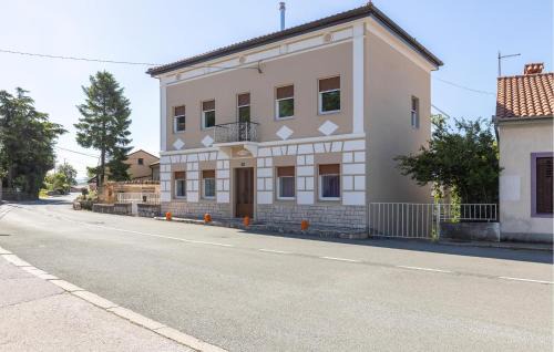 Lovely Apartment In Cernik With Wi-Fi