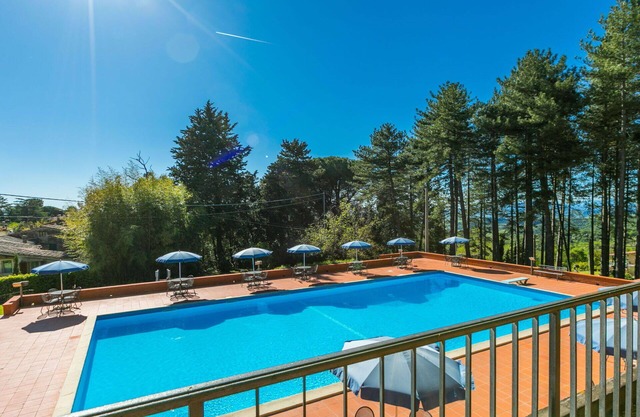 Lovely apartment in villa for 4 people with WIFI, pool, TV, terrace, pets allowed and panoramic .