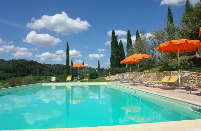 Lovely apartment in villa with pool, WIFI, TV, patio and panoramic view, close to San Gimignano