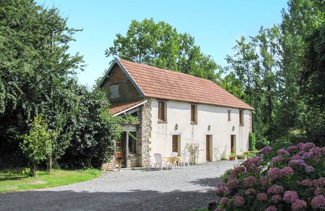 Lovely apartment in villa for 4 guests with WIFI, TV, pets allowed and parking