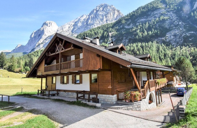 Lovely apartment in villa for 8 guests with WIFI, TV, balcony and pets allowed