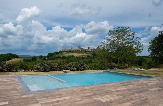 Lovely apartment for 4 people with WIFI, pool, A/C, TV and pets allowed, close to Siena