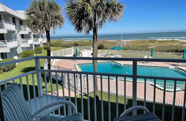 Lovely Beach-side 2 Bedroom Condo with a Pool & Private Beach Access