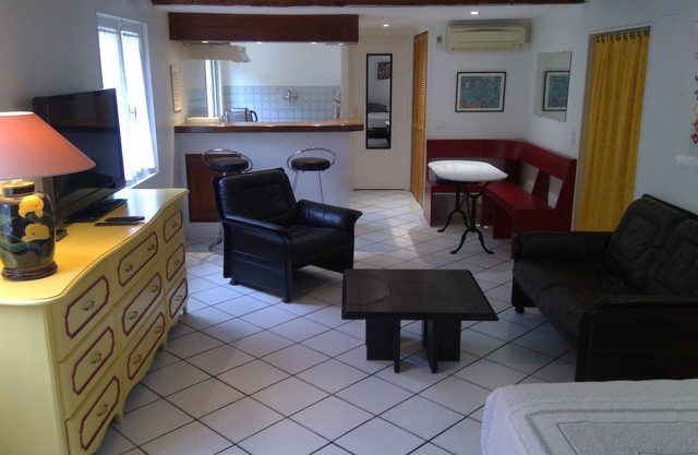 Lovely garden studio in a villa in Nice