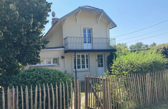Lovely gite near Aubeterre sur Dronne with pool