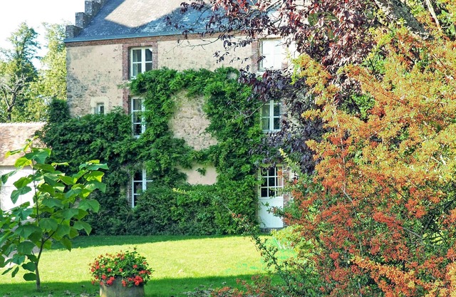 Lovely home in Conflans sur Anille