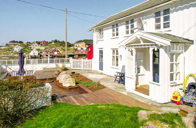 Lovely home in Averøy with WiFi