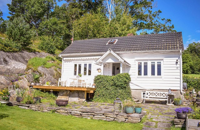 Lovely home in Fusa with kitchen