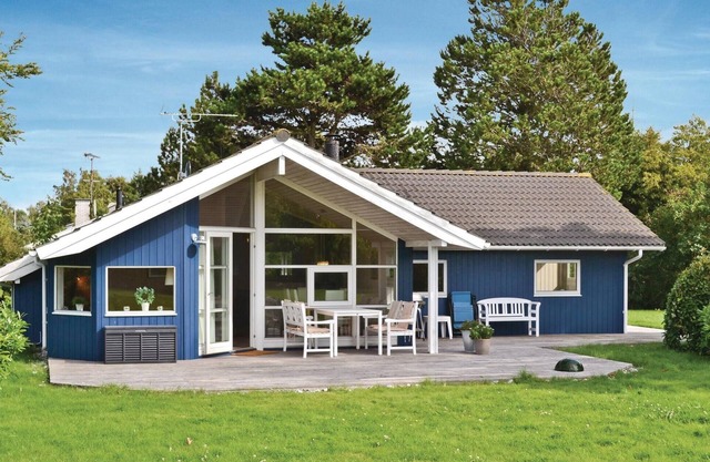 Lovely home in Græsted with WiFi