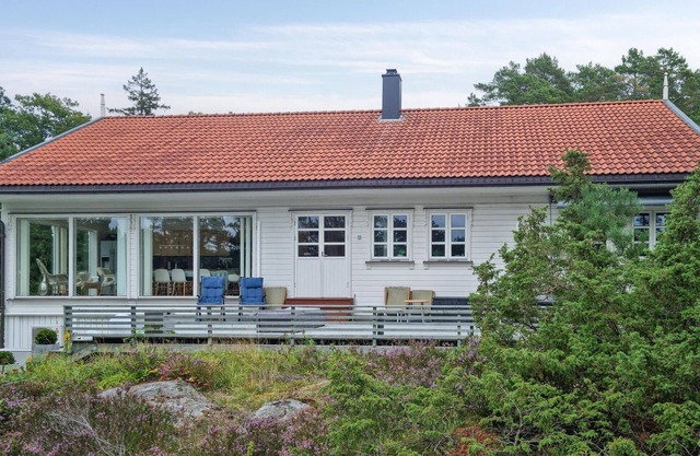 Lovely home in Grimstad
