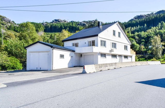 Lovely home in Hauge i Dalane with WiFi